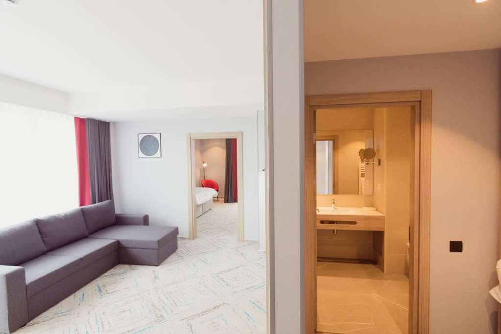 Ramada By Wyndham Targu Jiu Hotel Room photo